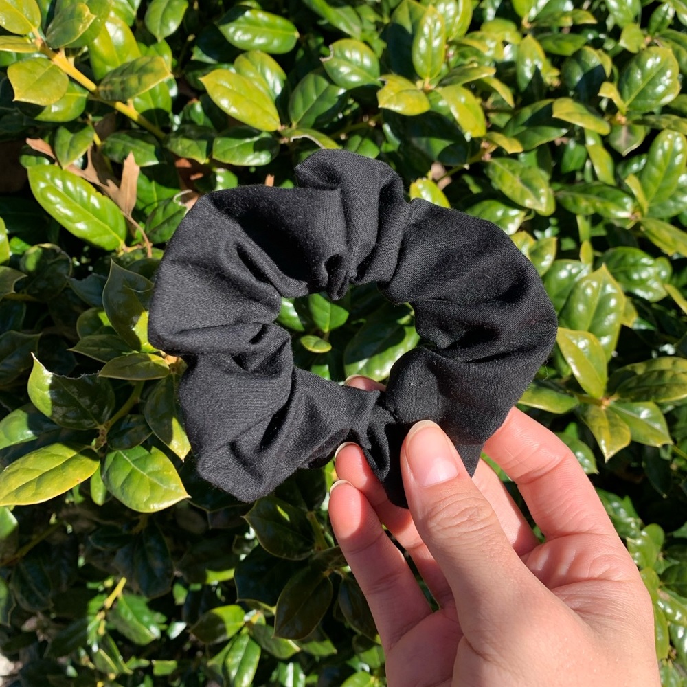 Scrunchie Set ๐๐ค - Picture 4 of 4